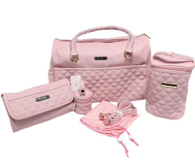 Scopri i nostri borsoni nascita, vari colori e comodità estrema. Spazio assicurato per tutto il necessario e non finisce qui! comprende fasciatoio, borsa frigo e portaciucicco