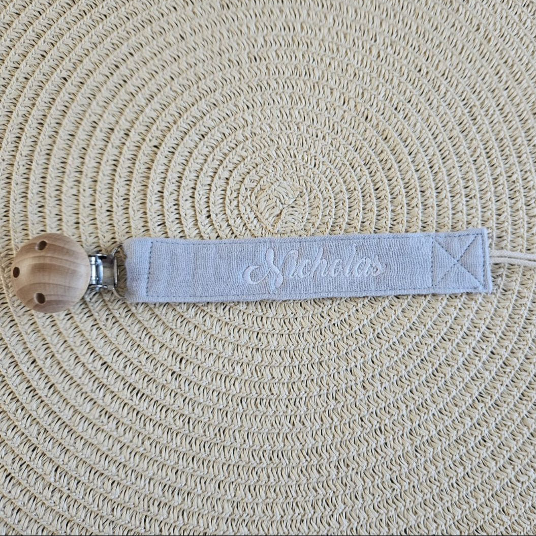 Scegli la tua colorazione preferita e regala al tuo piccolo la comodità di questa catenella 100% cotone personalizzata.. Affrettati