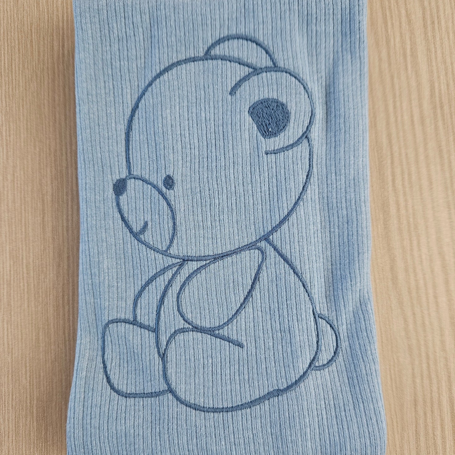 scopri i nostri set nascita con copertina, cappellino e copertina. Vestire il tuo piccolo non è stato mai così facile.