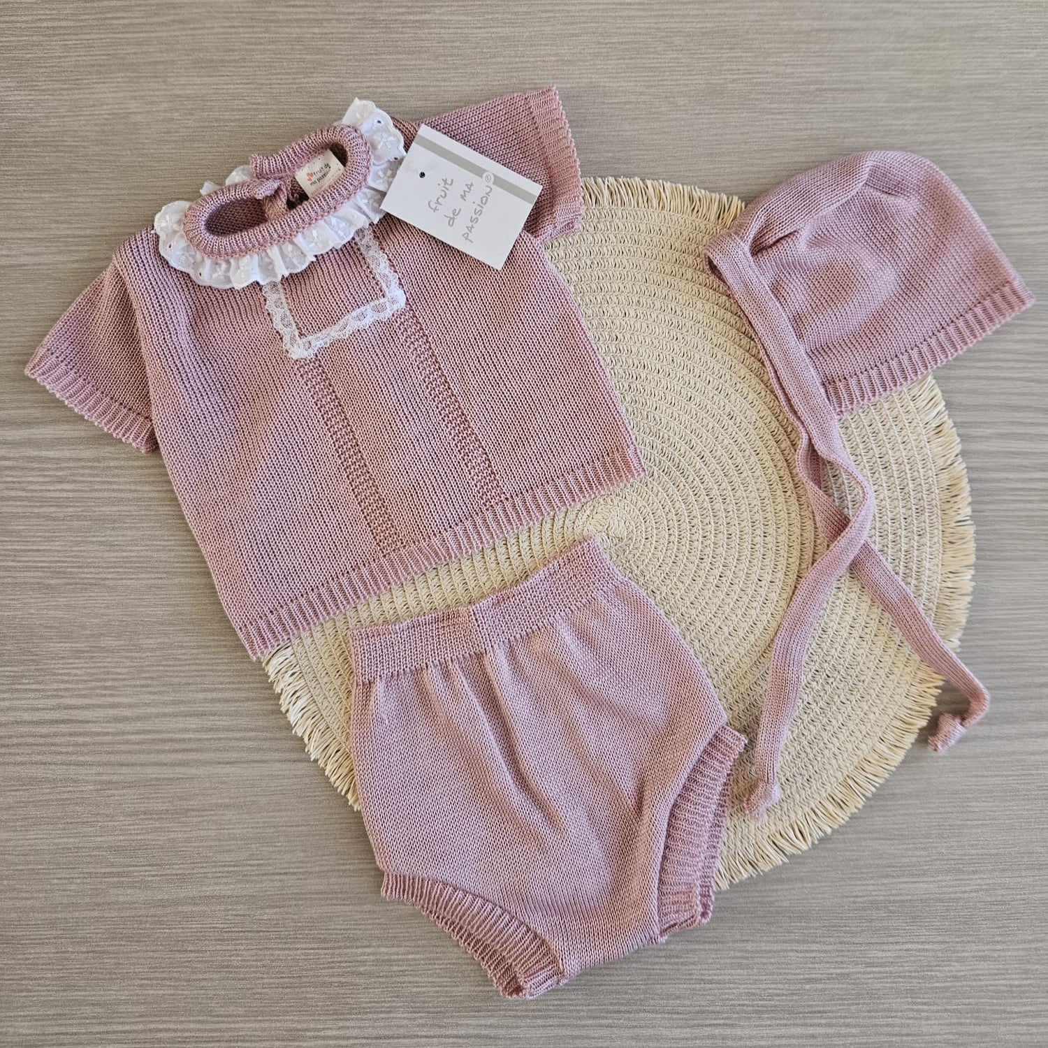 Scopri questo meraviglioso completino per  neonata.. Affrettati ultimi pezzi!!