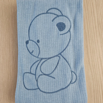 scopri i nostri set nascita con copertina, cappellino e copertina. Vestire il tuo piccolo non è stato mai così facile.