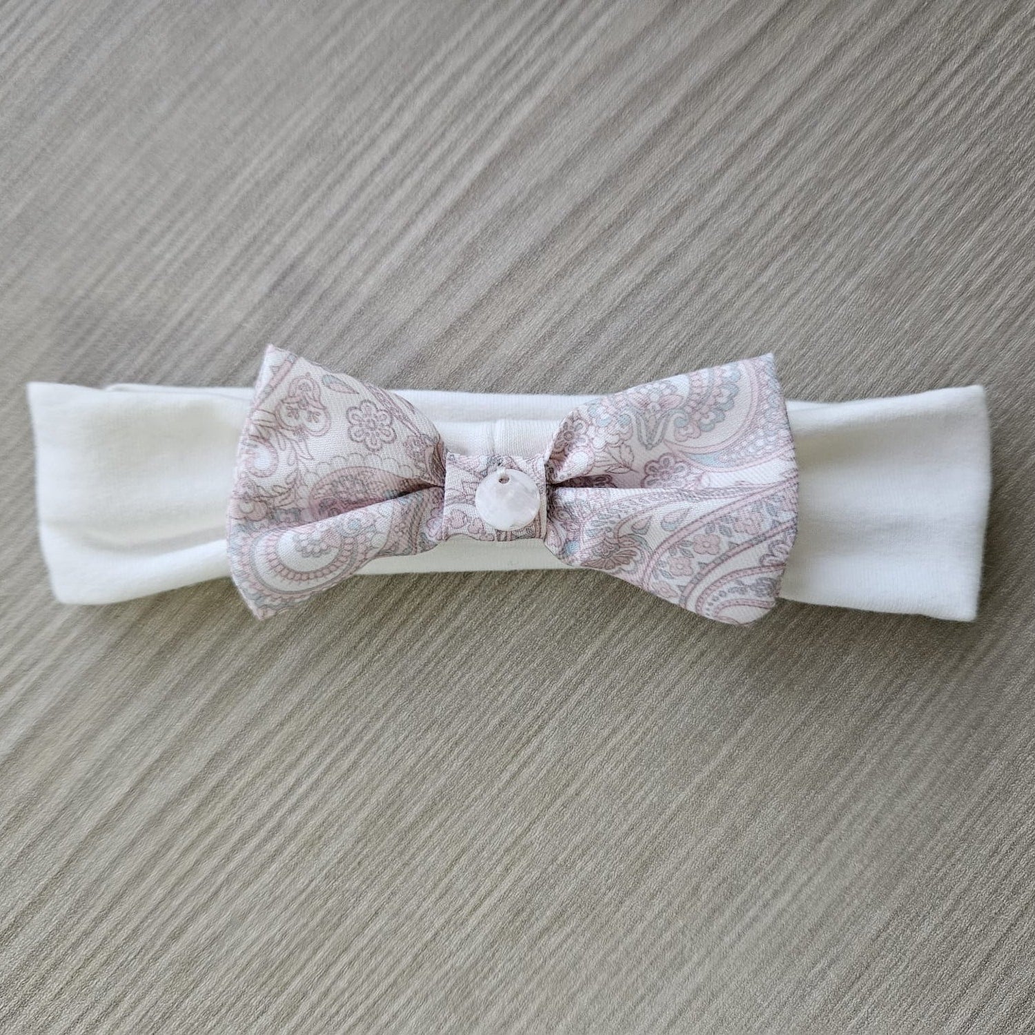 Scegli la tua colorazione preferita e regala al tuo piccolo la comodità di questa catenella 100% cotone personalizzata.. Affrettati
