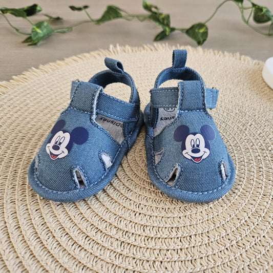 Scopri la nostra collezione di scarpe per neonato. Affrettati disponibilità limitata.