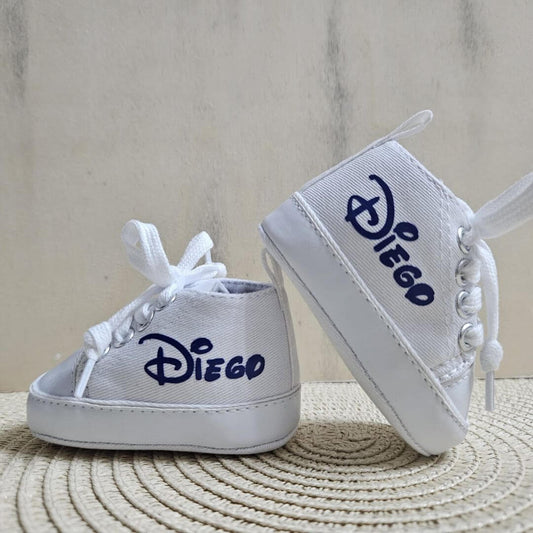 Scopri le nostre scarpe personalizzate neonato. In quattro colorazioni.